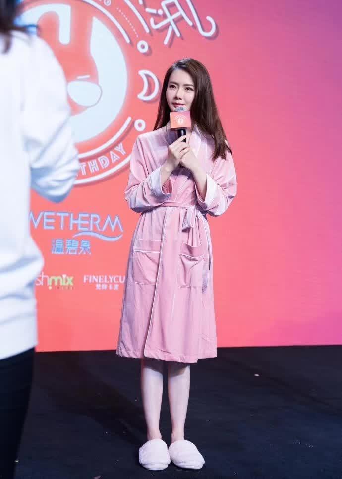 睡衣明星网红同款图片,明星们的时尚秘籍大公开！