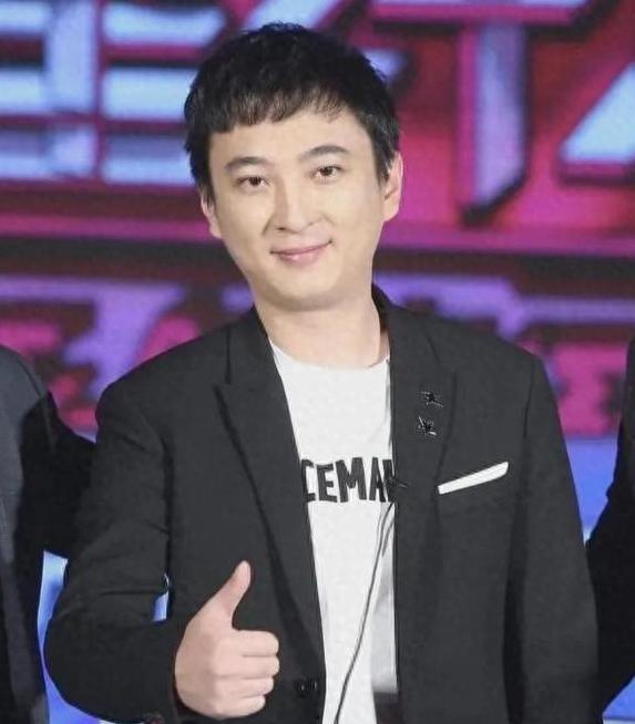 瓜哥今日着装图片高清大图,高清大图揭秘今日潮流风采
