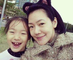 明星网红妈妈带娃图片,温馨带娃瞬间捕捉