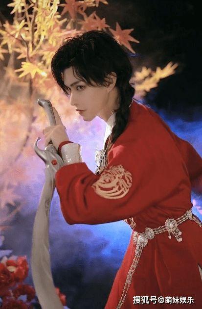 明星网红同框蓝色头发,明星网红蓝色头发生日派对同框盛况