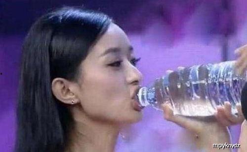 明星网红喝矿泉水,矿泉水背后的时尚选择