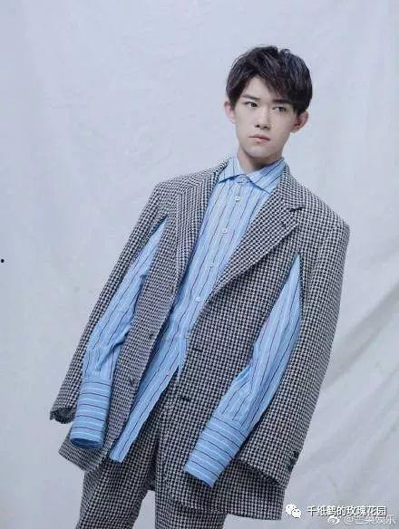 明星网红的条纹衬衫图片,明星网红演绎时尚新风尚