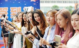 小明星网红换装游戏视频,跟随镜头解锁百变造型