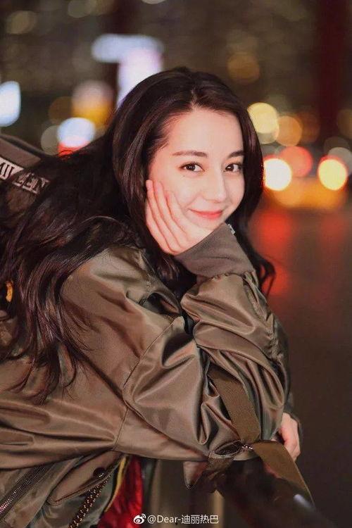 珀莱雅直播明星网红,明星网红助力美妆新潮流